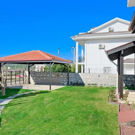 Hisaroenue, Center Luxury